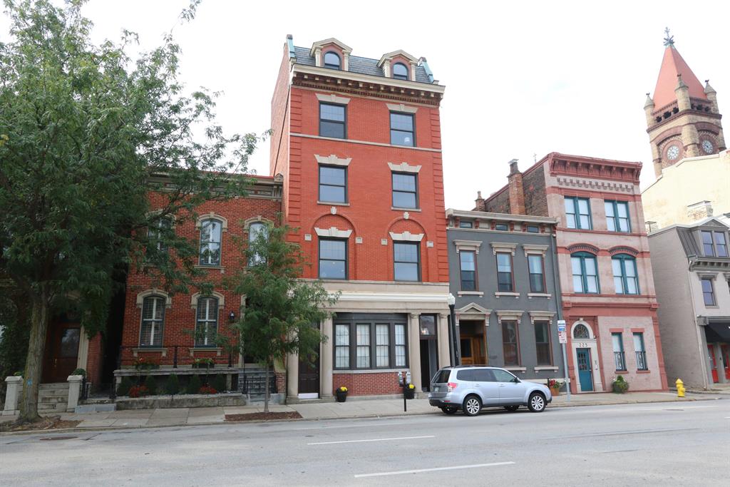 221 W Ninth St, 8 Cincinnati, OH