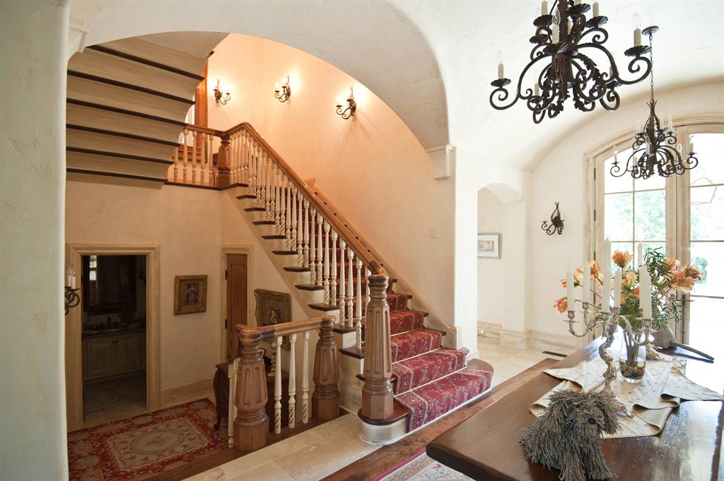 Foyer for 9005 Camargo Rd Indian Hill, OH 45243