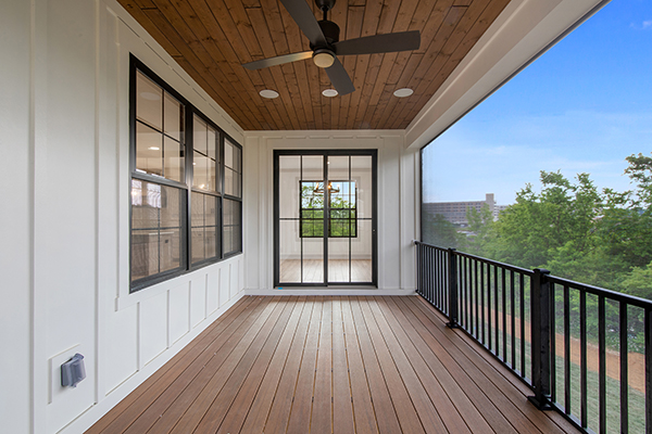 Screened-in-Porch