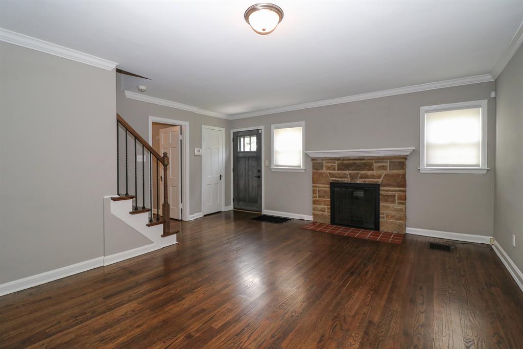 Living Room for 8914 Summit Ave Blue Ash, OH 45242