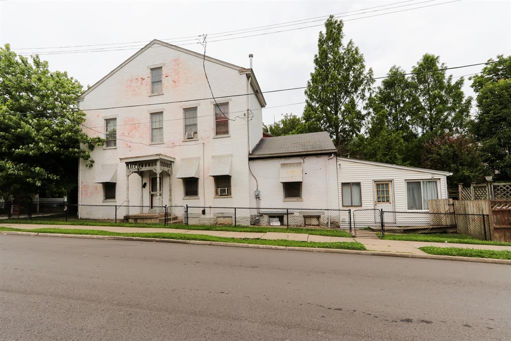 1556 Greenup St