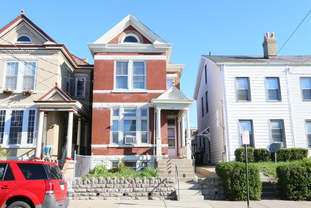 222 E 15th St