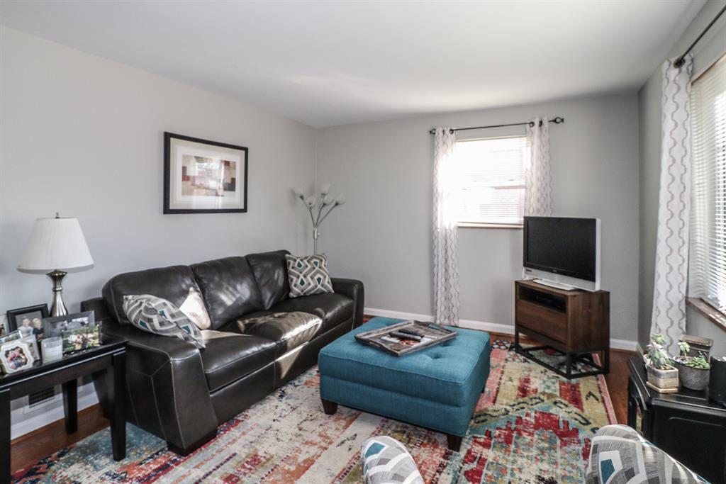 Living Room for 7906 Dee St Madeira, OH 45243