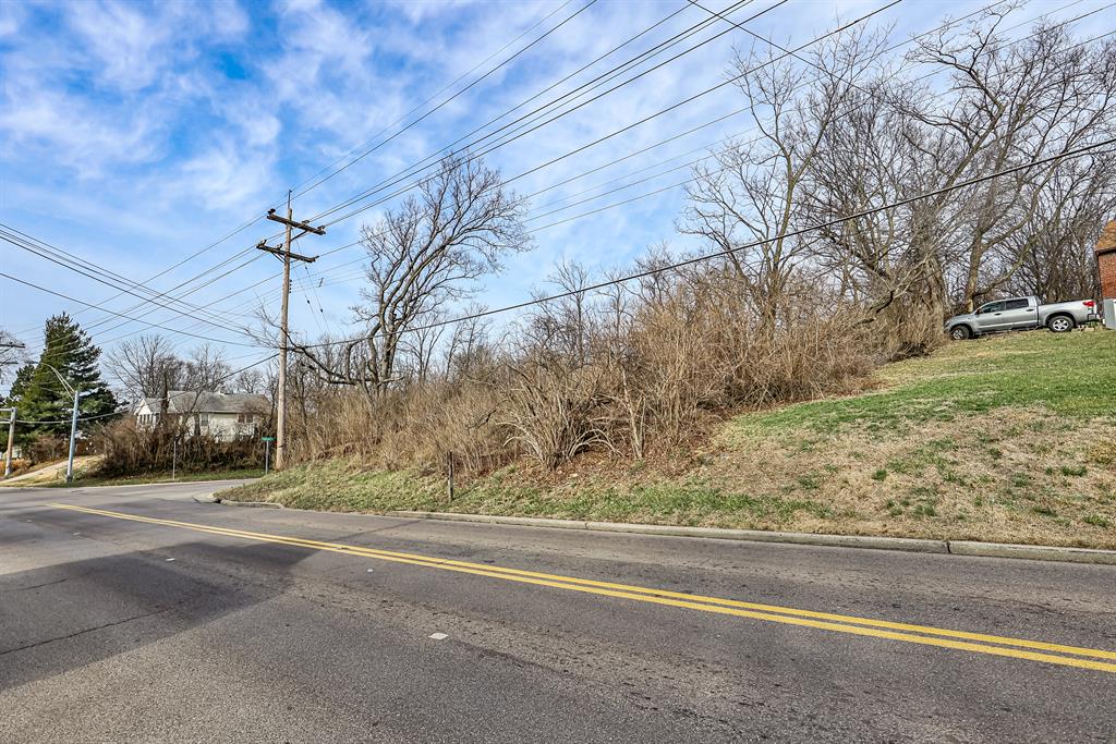 2328 E Galbraith Rd Reading, OH