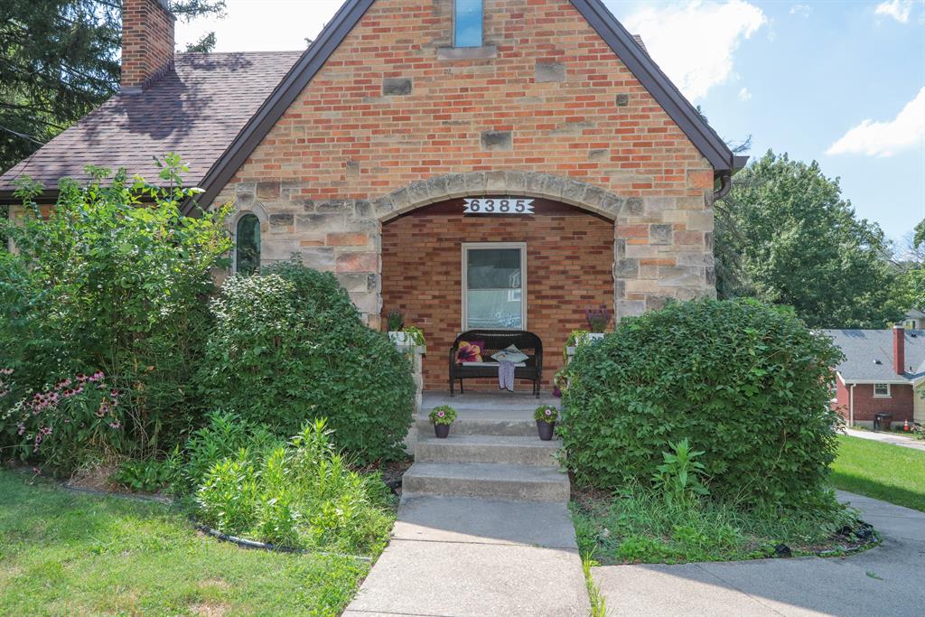 Entrance for 6385 Savannah Ave College Hill, OH 45224