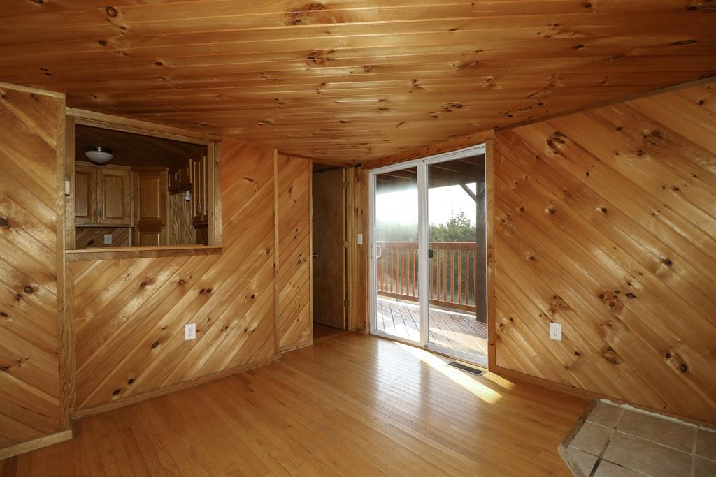Living Room for 15988 Grassy Creek Rd Demossville, KY 41033