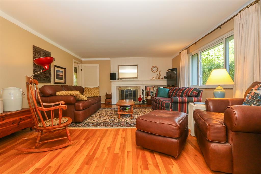 Living Room for 311 Hilltop Ln Wyoming, OH 45215