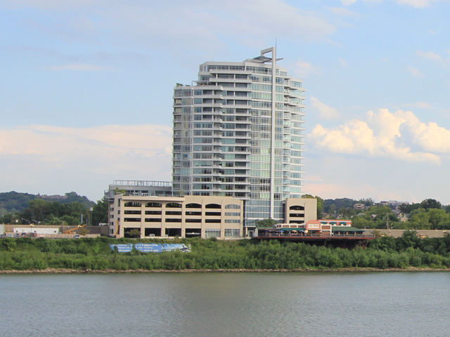 400 Riverboat Row, 802
