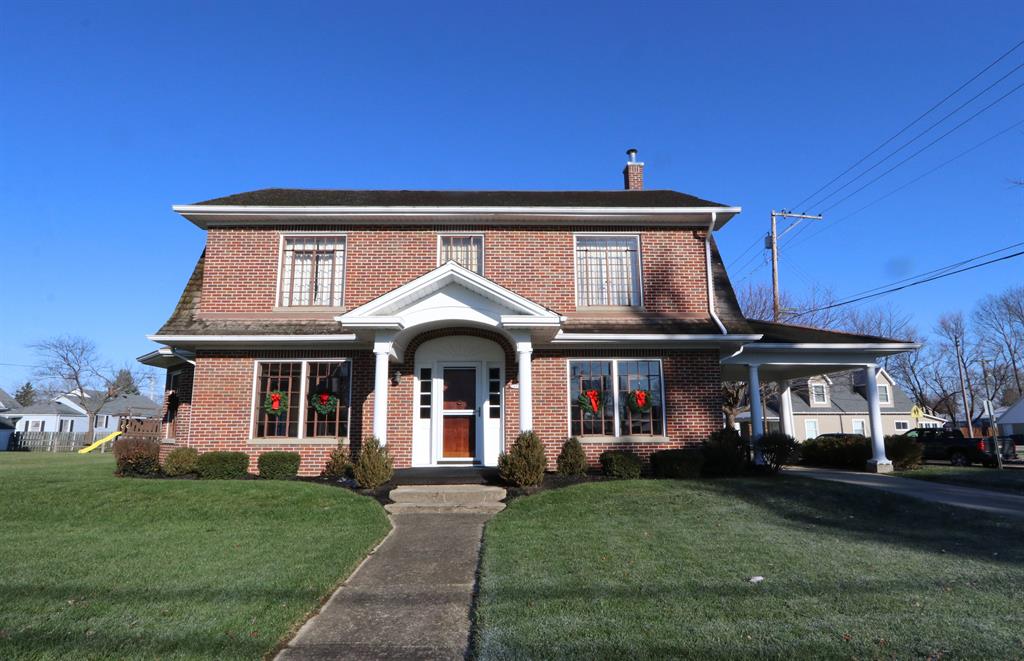 328 E Walnut St
