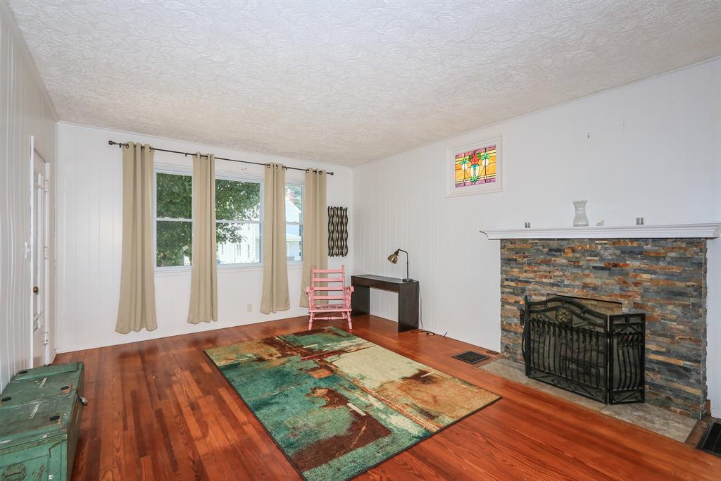Living Room image 2 for 3928 Delmar Ave Cheviot, OH 45211