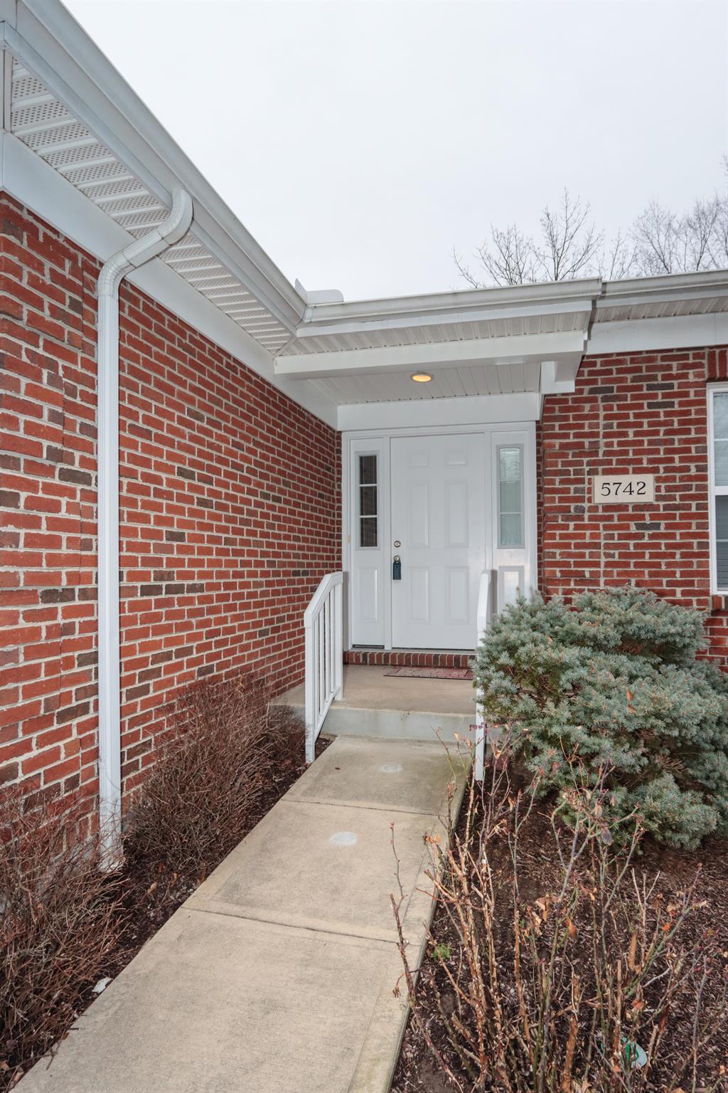 Entrance for 5742 St James Pl White Oak, OH 45239