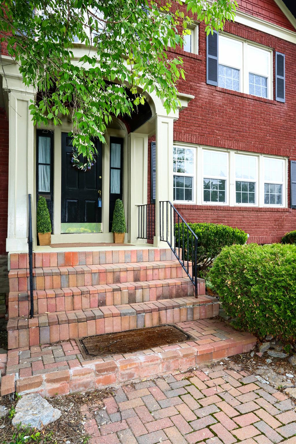 Entrance for 1028 Rose Cir Park Hills, KY 41011
