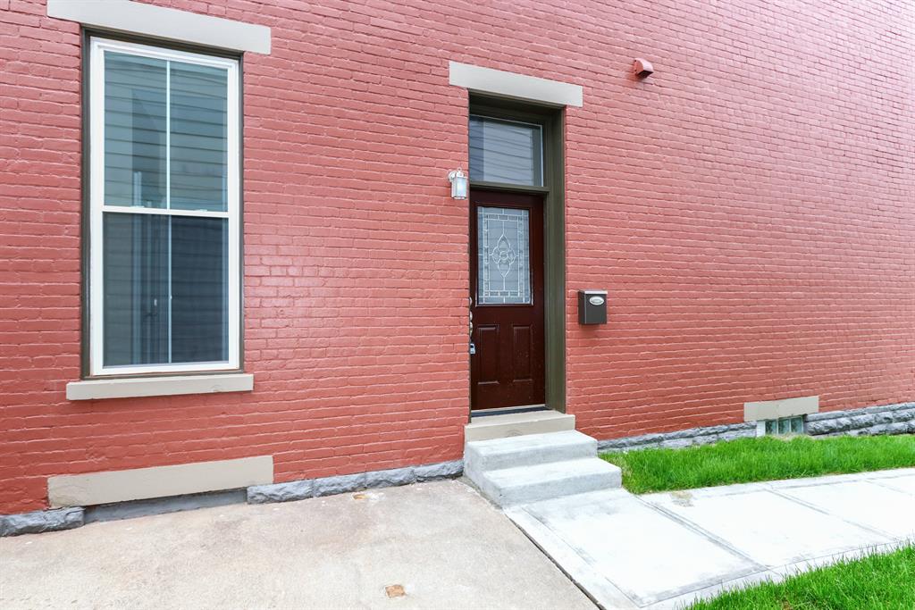 Entrance for 412 W 10th St Newport, KY 41071