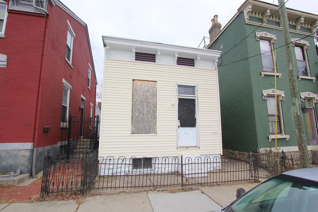 606 W 12th St
