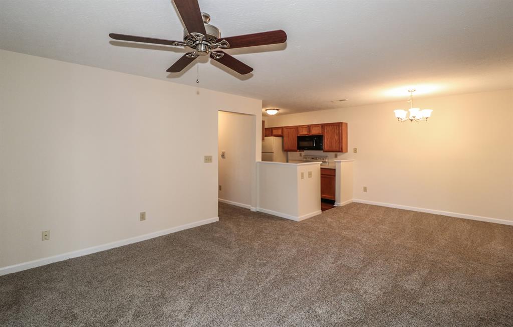Living Room for 125 Springlake Dr, 2 Erlanger, KY 41018