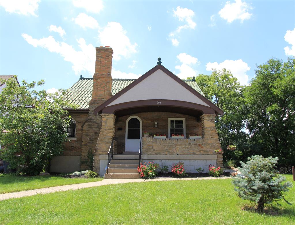 904 Clayton Ct