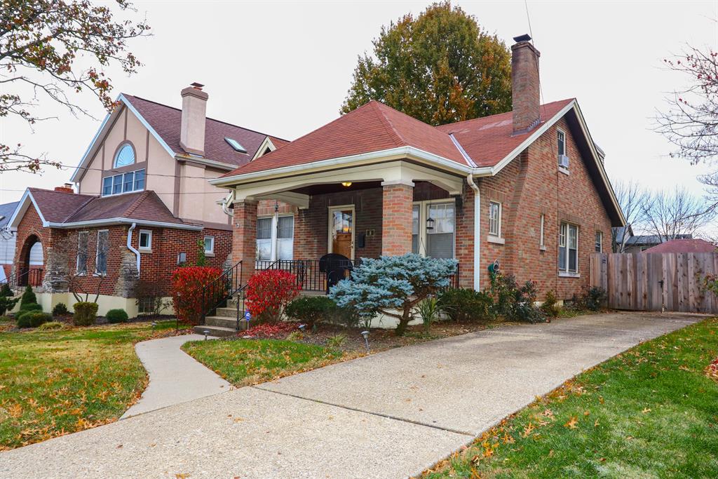 8 Charmaine Cir