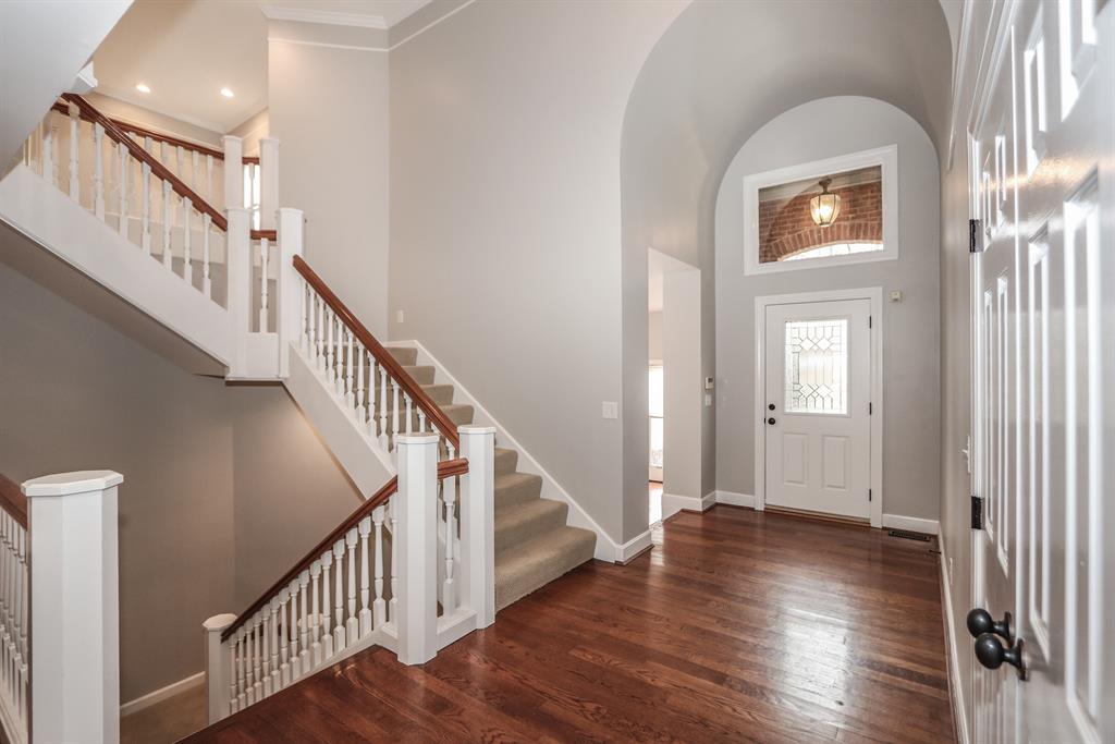 Foyer for 8919 Terwilligers Trl Montgomery, OH 45249