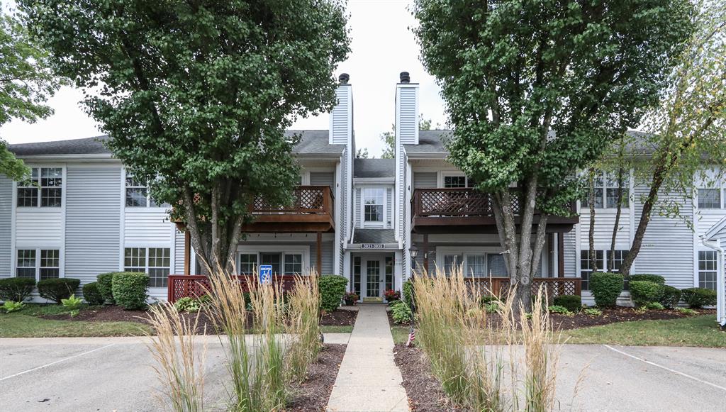 3027 Stratford Ct Loveland, OH