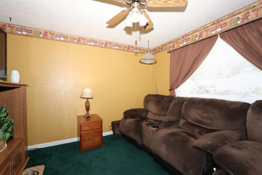 Living Room for 110 N Juarez Cir Covington, KY 41017