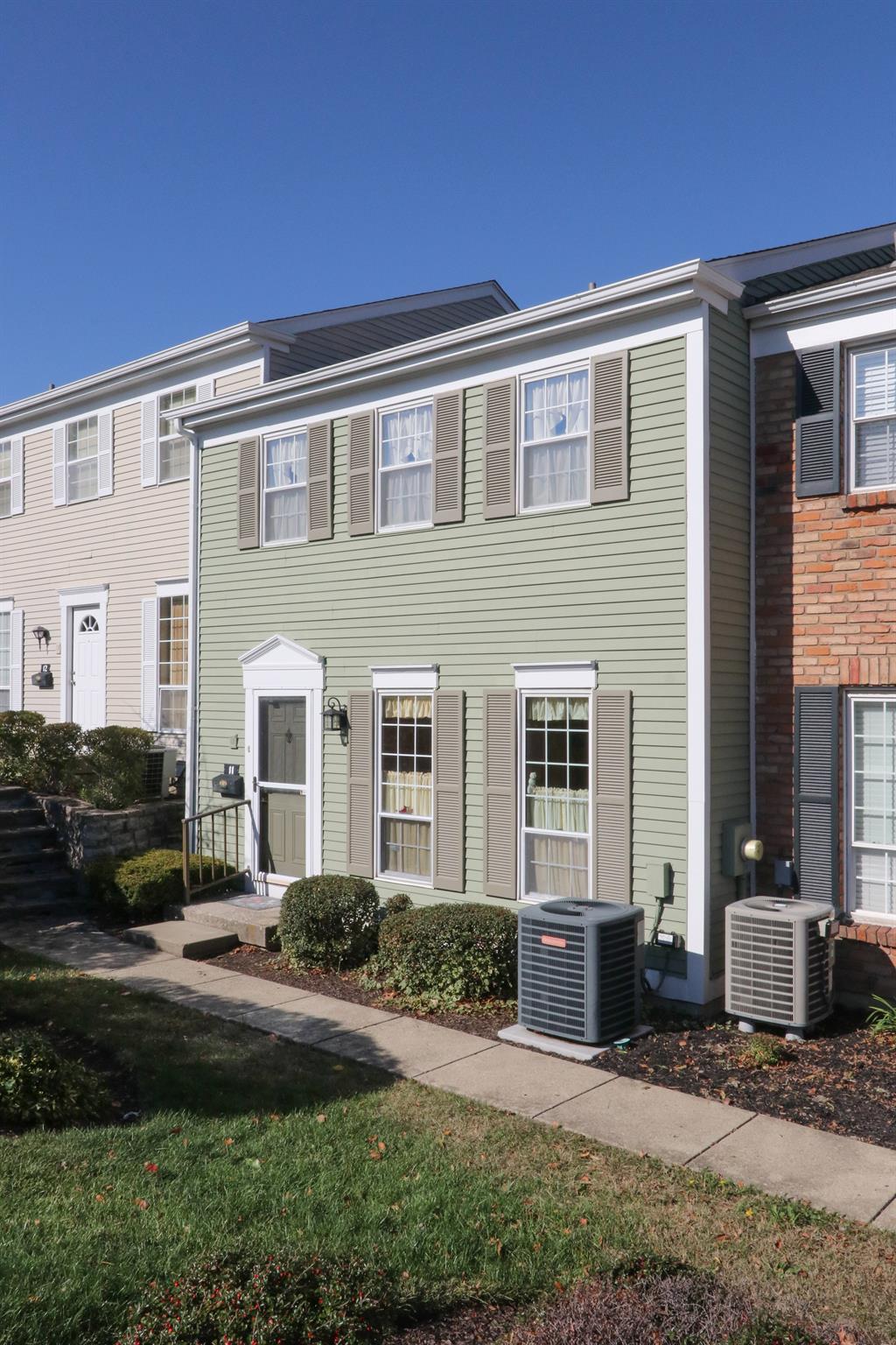11 N Applewood Ct Fairfield, OH
