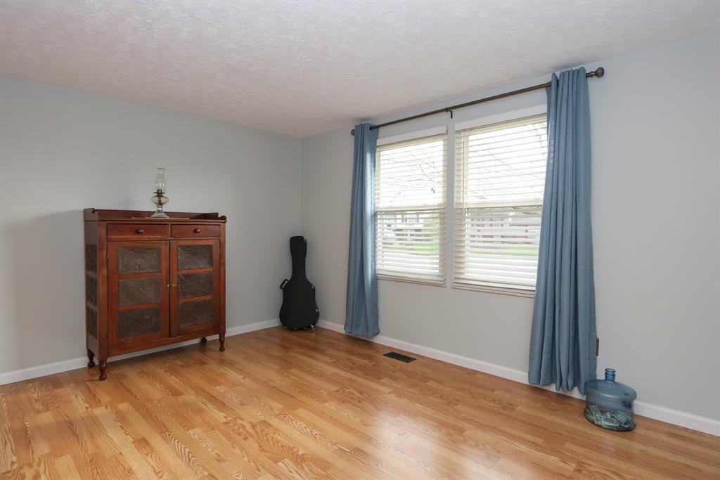 Living Room for 689 Hile Ln Englewood, OH 45322