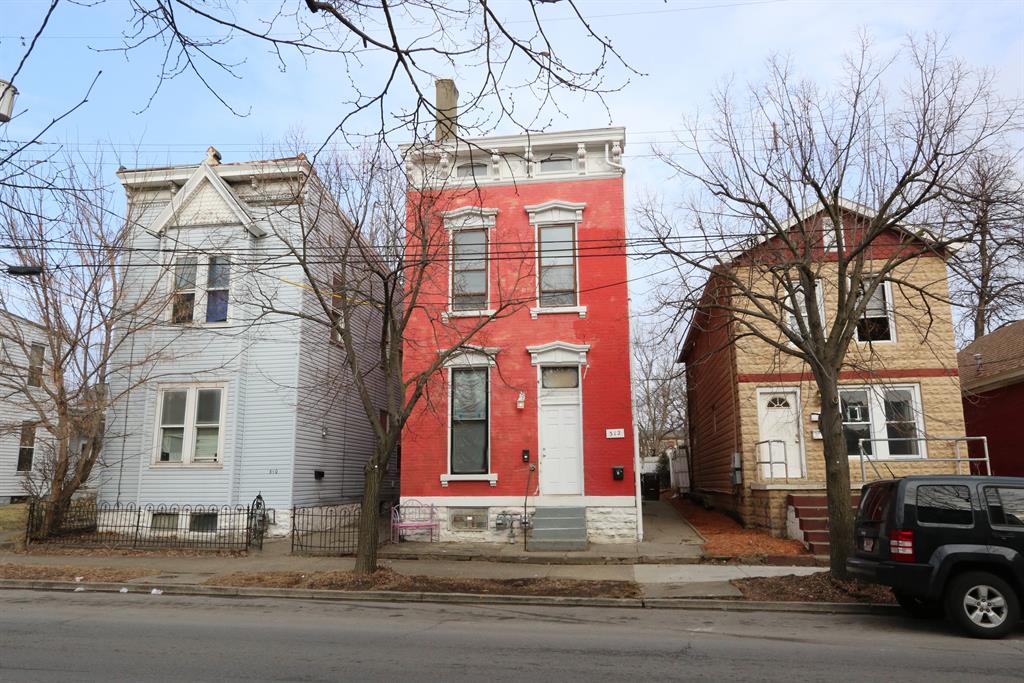 312 E 12th St