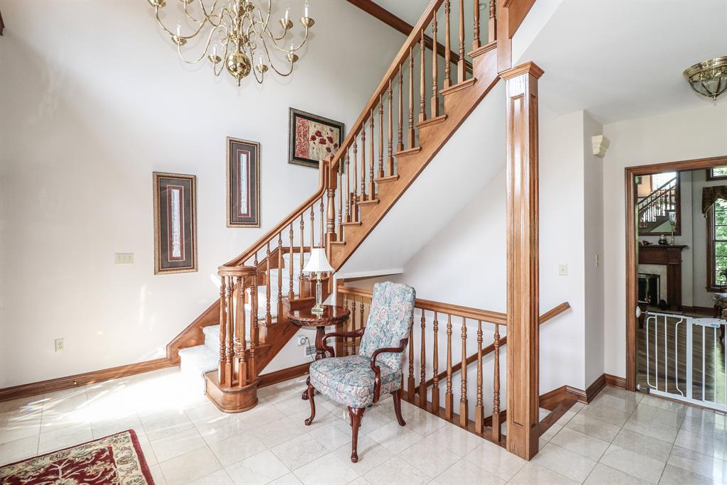 Foyer for 905 Rosewood Dr Villa Hills, KY 41017