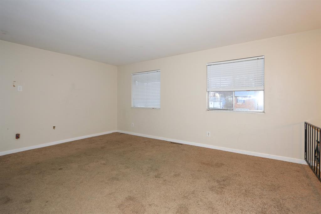 Living Room for 17 Lexington Dr Erlanger, KY 41018