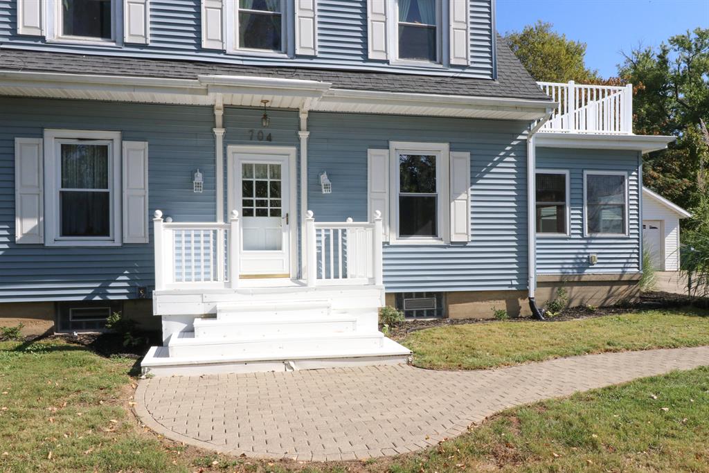 Entrance for 704 N Main St Williamstown, KY 41097