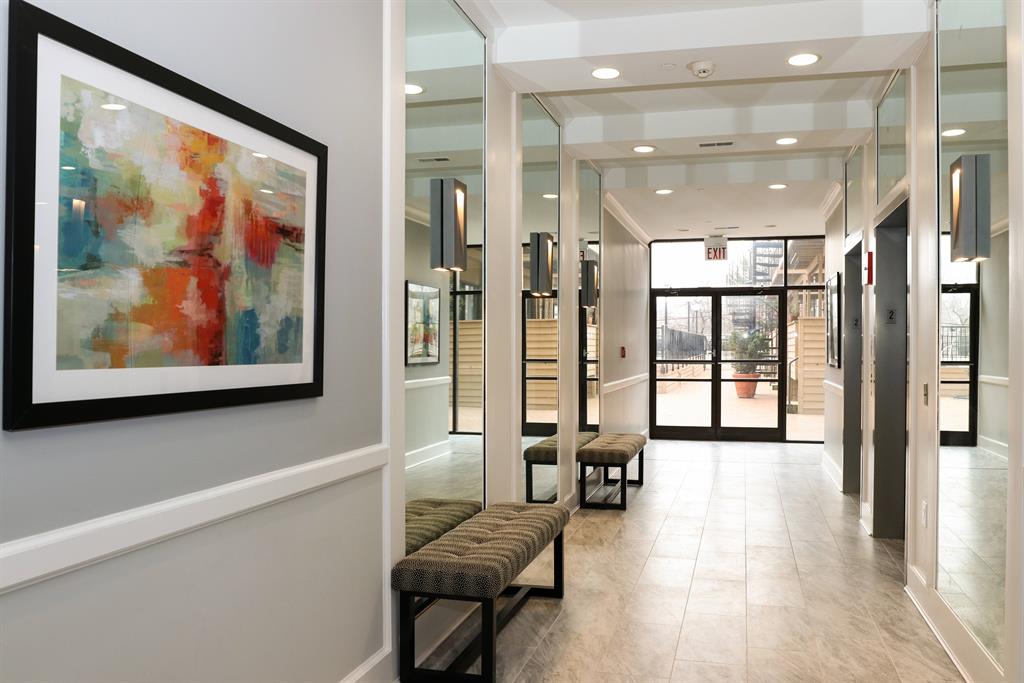 Foyer image 2 for 100 Riverside Pl, 705 Covington, KY 41011