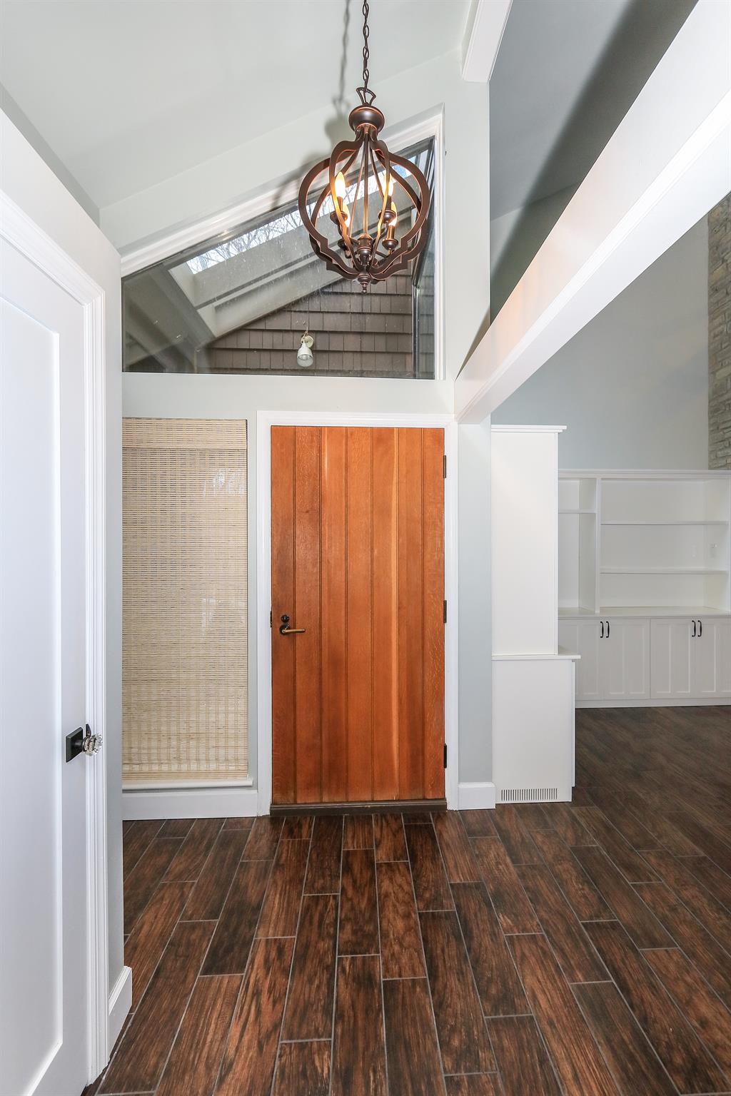 Foyer for 11 Spring Knoll Dr Mariemont, OH 45227