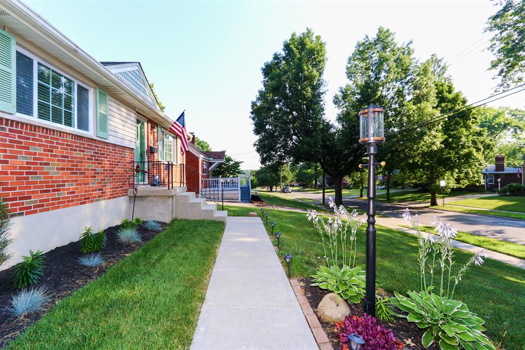 Garden/Landscaping for 1147 Thurnridge Dr Reading, OH 45215