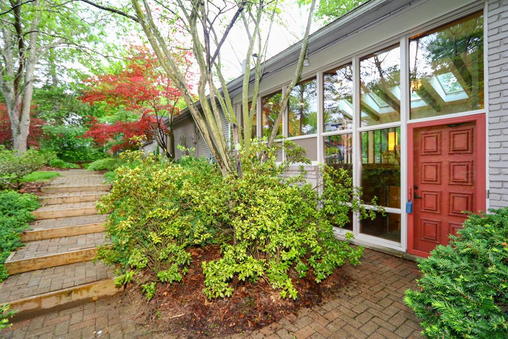 Entrance for 1275 Forest Ct Wyoming, OH 45215