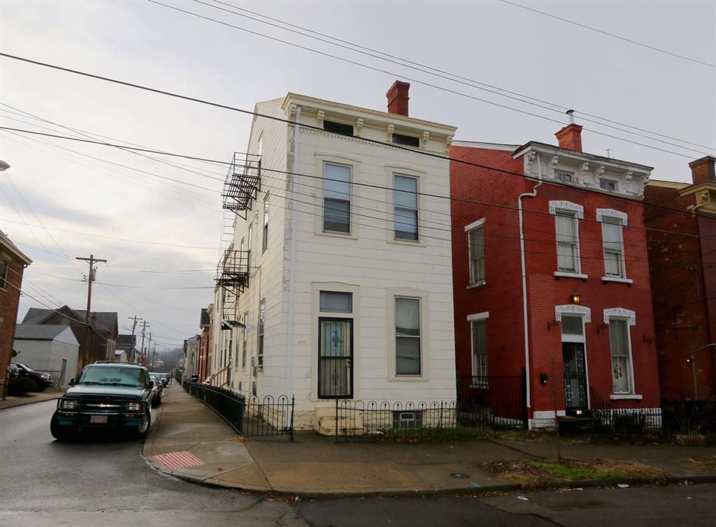 419 W 9th St