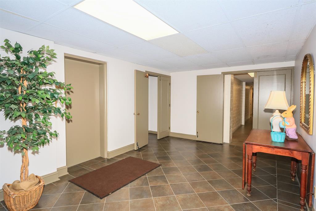Elevator for 2380 Madison Rd, E3B Hyde Park, OH 45208