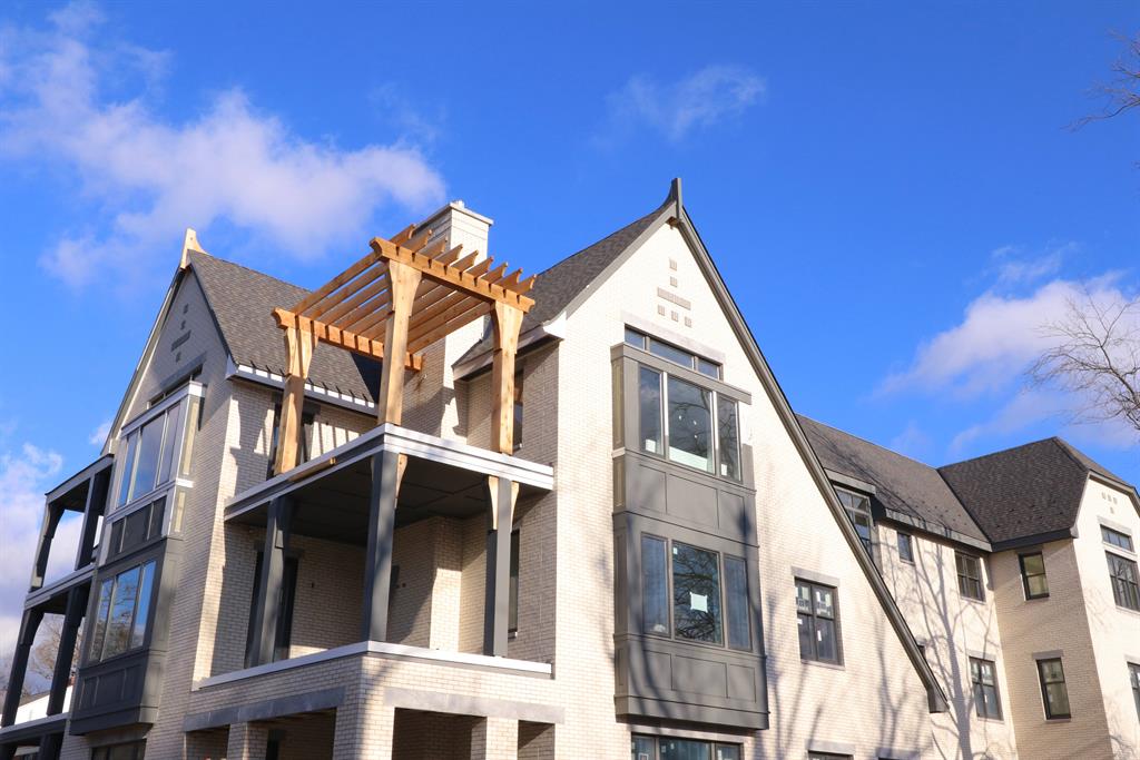 3818 Miami Rd, 305 Mariemont, OH