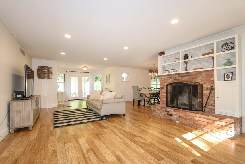 Living Room for 7635 Demar Rd Indian Hill, OH 45243