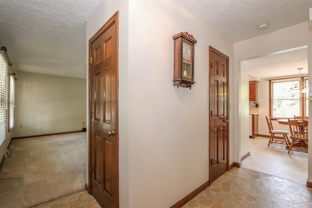 Foyer for 2479 High Crossing Dr Crescent Springs, KY 41017