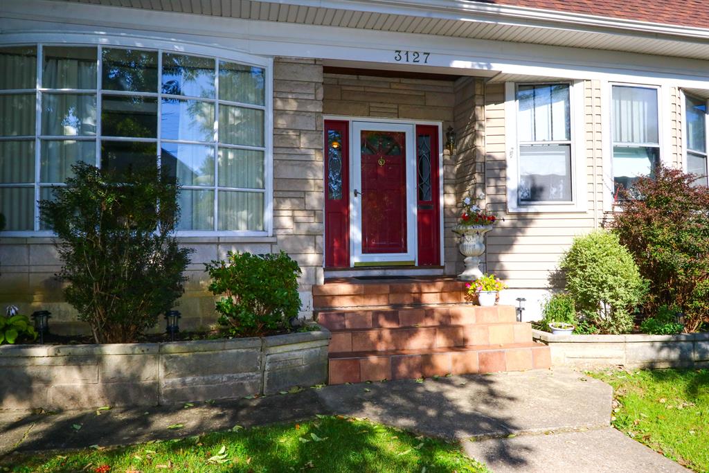 Entrance for 3127 Beech Ave Latonia, KY 41015