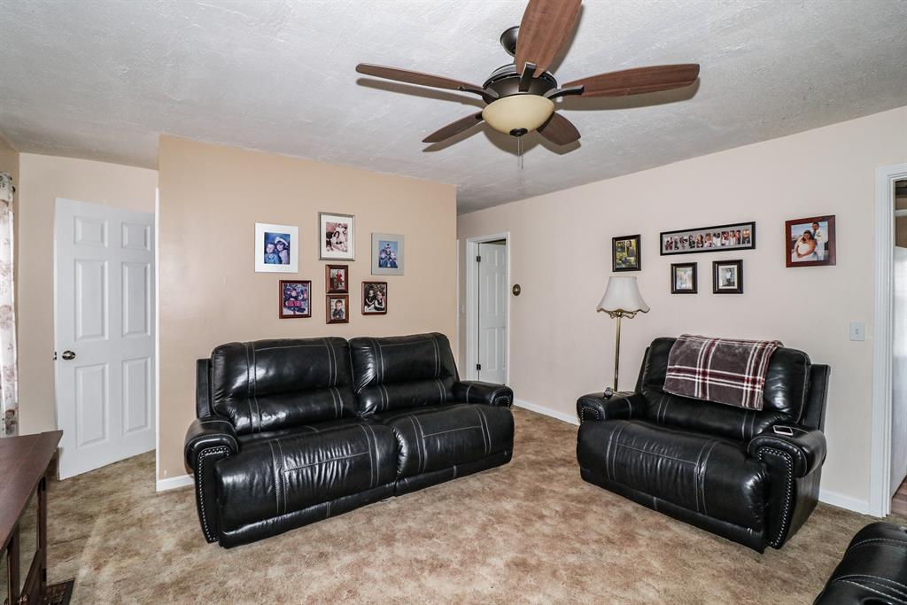 Living Room for 30 Gambier Cir Greenhills, OH 45218