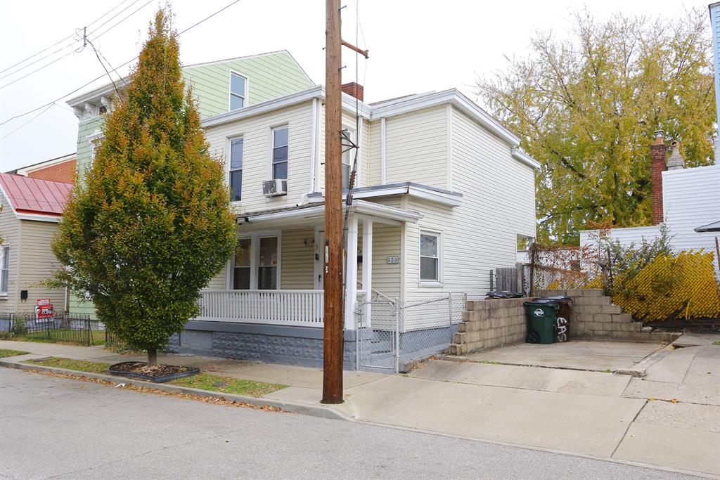 939 Hamlet St
