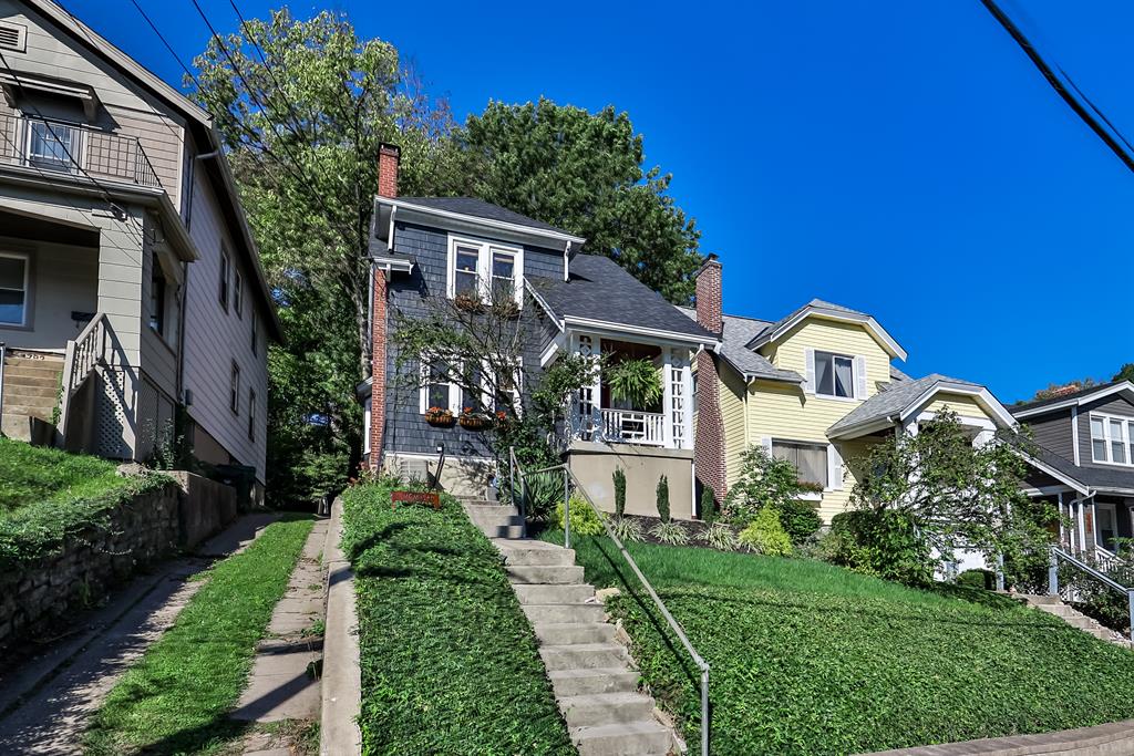 1784 E McMillan Avenue Walnut Hills, OH