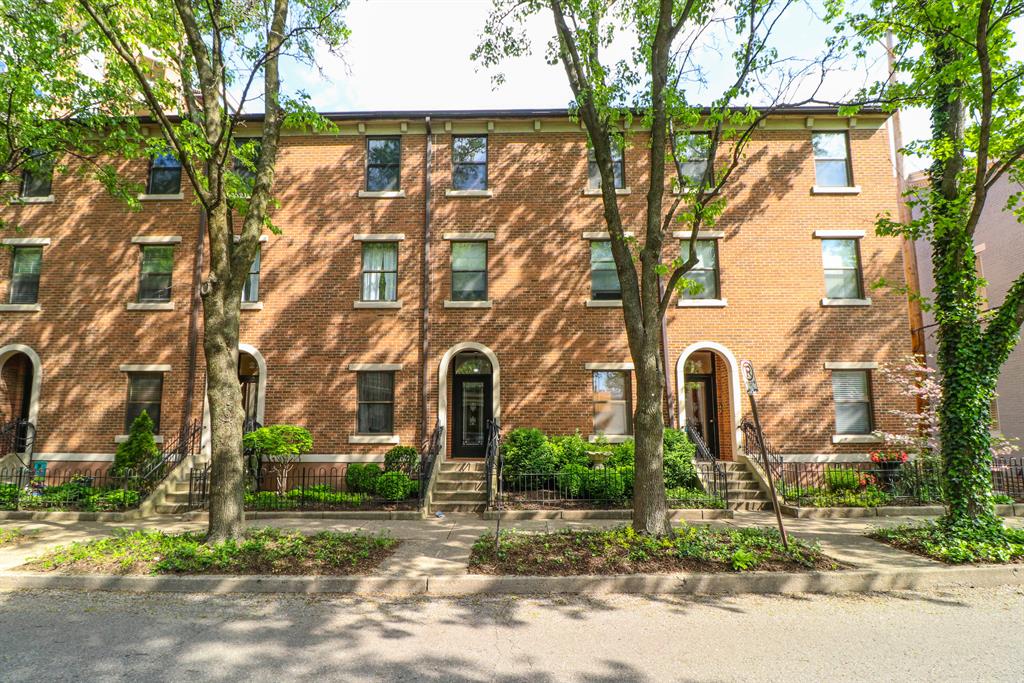 212 E 2nd St
