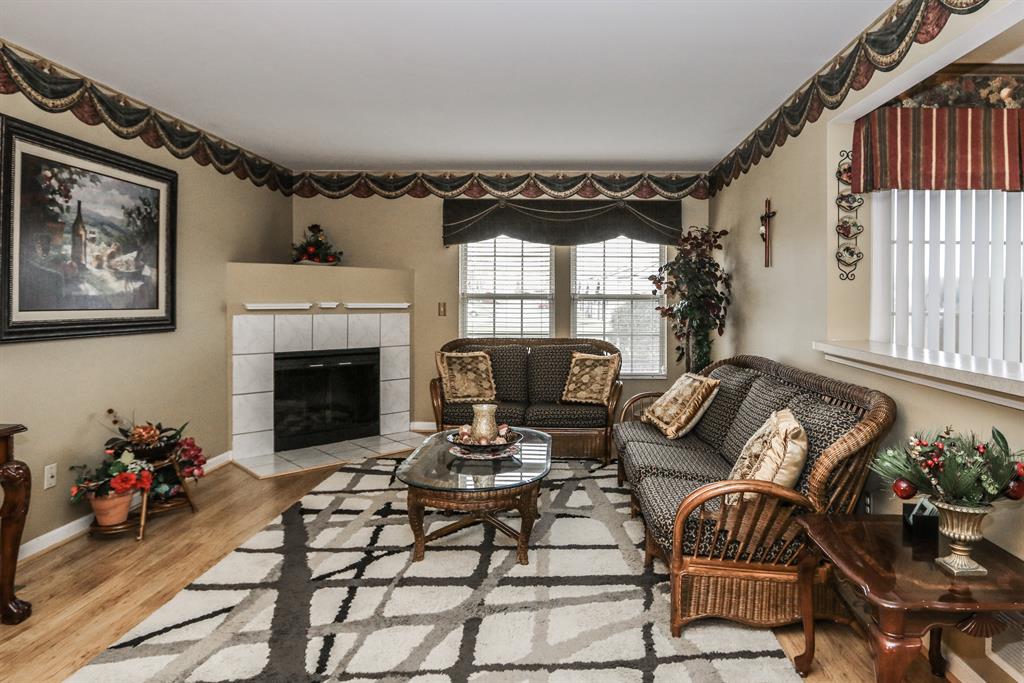 Living Room for 11 Providence Dr, 3 Fairfield, OH 45014