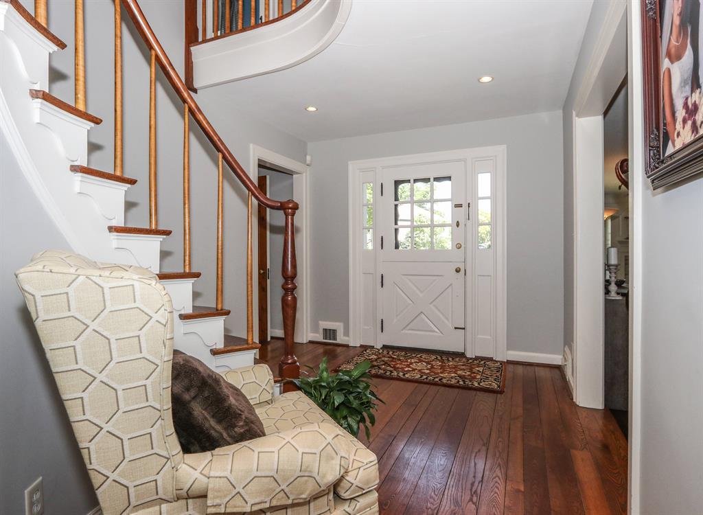 Foyer for 349 Compton Hills Dr Wyoming, OH 45215
