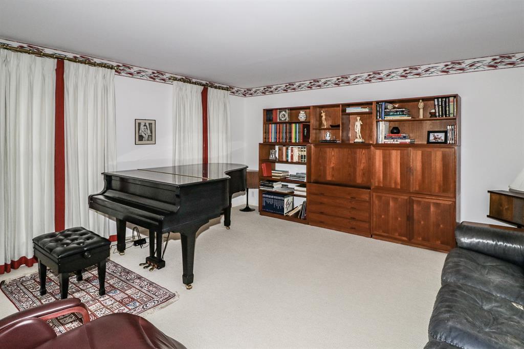 Living Room for 817 Indian Trace Ct Anderson Twp., OH 45255