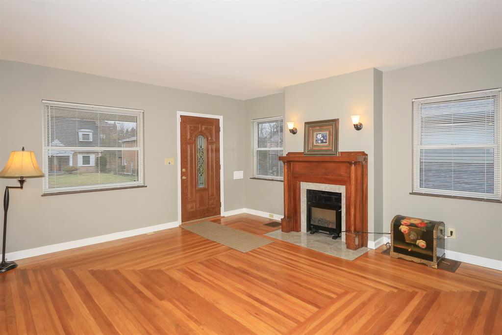 Living Room for 808 Saint James Ave Park Hills, KY 41011