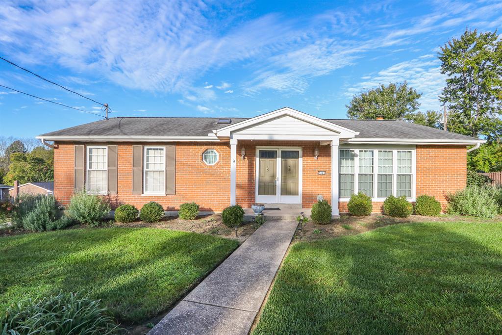 3069 Treetop Ln