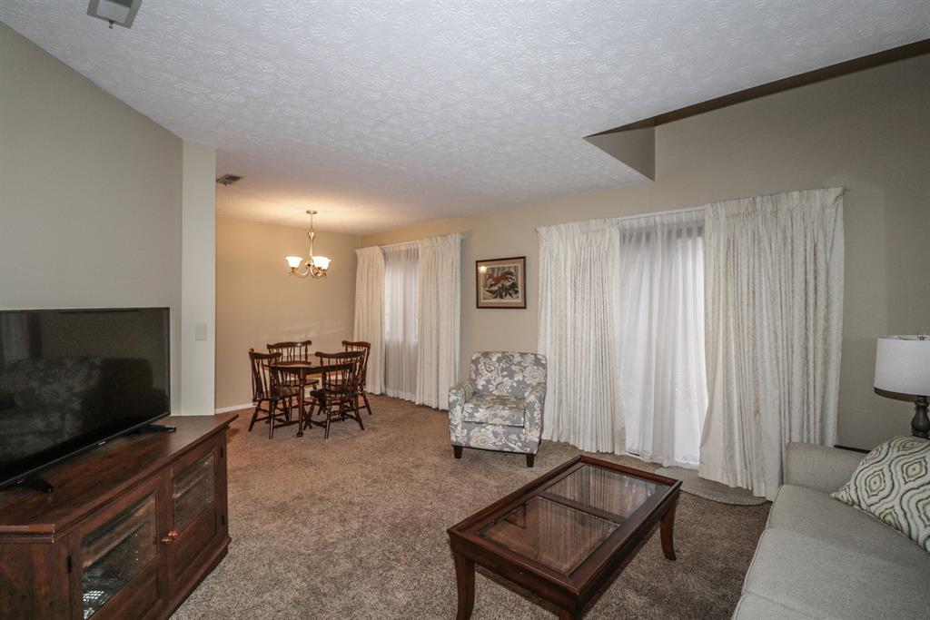 Living Room for 104 Spindletop Ct Crestview Hills, KY 41017